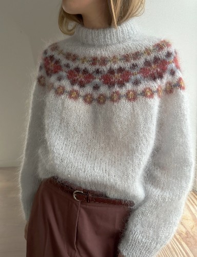 Bild på "MARGARET SWEATER" (SVENSKA) stickad i Tynn Silk Mohair från LeKnit