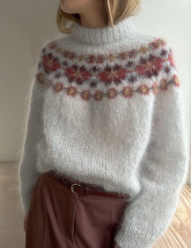 Bild på "MARGARET SWEATER" (SVENSKA) stickad i Tynn Silk Mohair från LeKnit