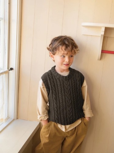 Bild på "CASPIAN SLIPOVER JUNIOR" stickad i Duo 2501-3