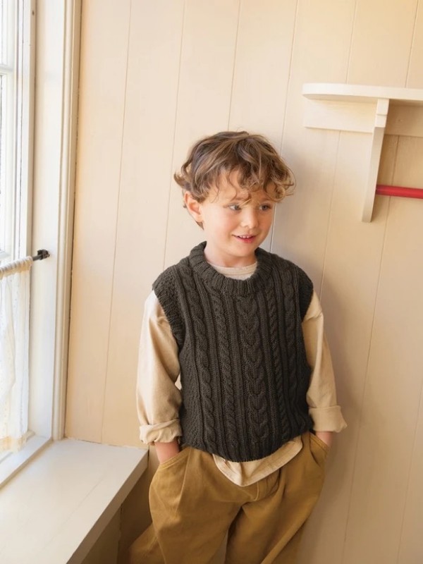 Bild på "CASPIAN SLIPOVER JUNIOR" stickad i Duo 2501-3