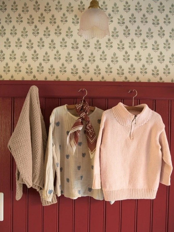 Bild på "MATTHEW SWEATER" stickad i Duo eller Double Sunday 2501-8a-8b