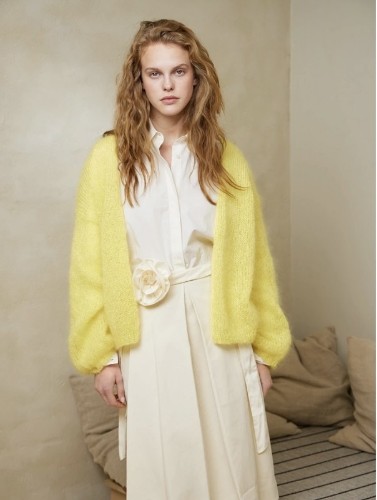 Bild på ”FACILE CARDIGAN” STICKAD I EN TRÅD BALLERINA CHUNKY 2402-1