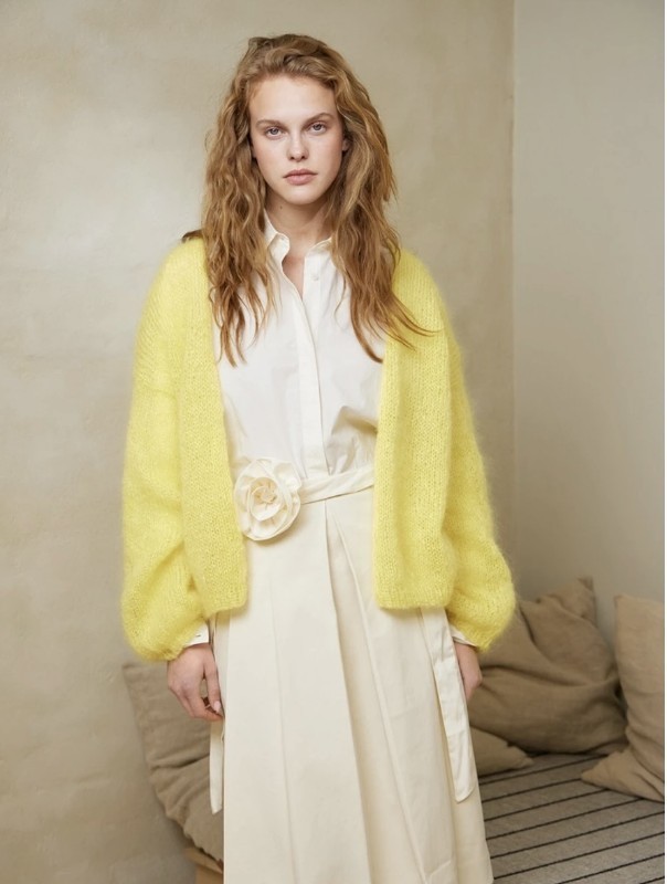 Bild på ”FACILE CARDIGAN” STICKAD I EN TRÅD BALLERINA CHUNKY 2402-1