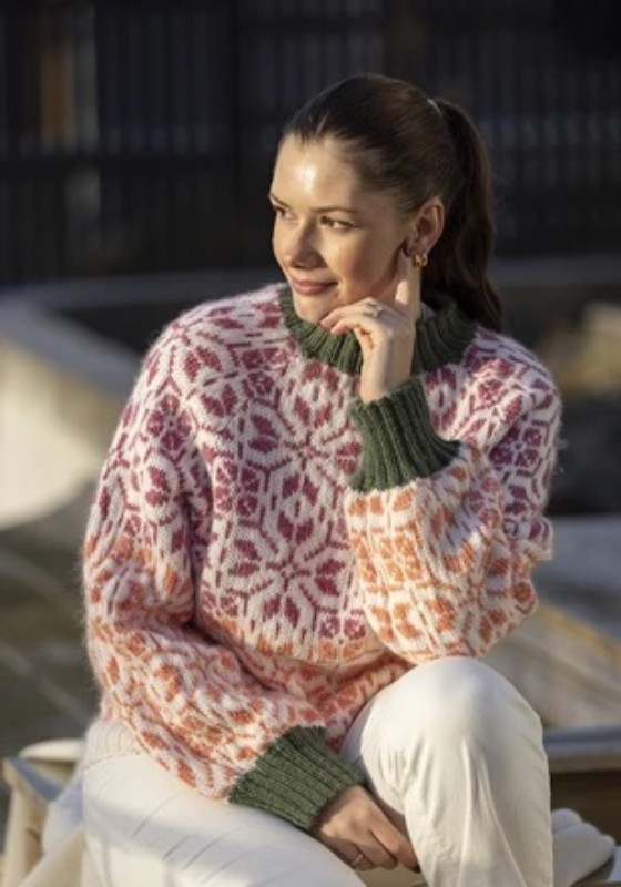 Bild på Mönsterkatalog 2501 stickad i Viking Wool