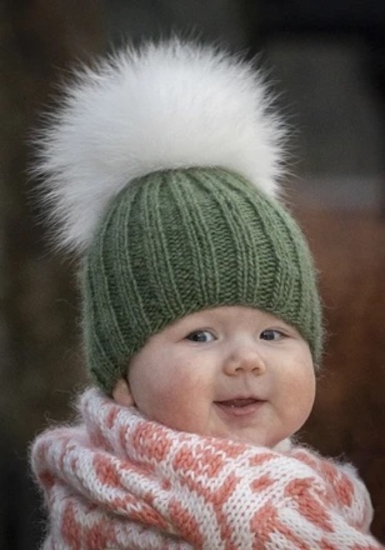 Bild på Mönsterkatalog 2501 stickad i Viking Wool