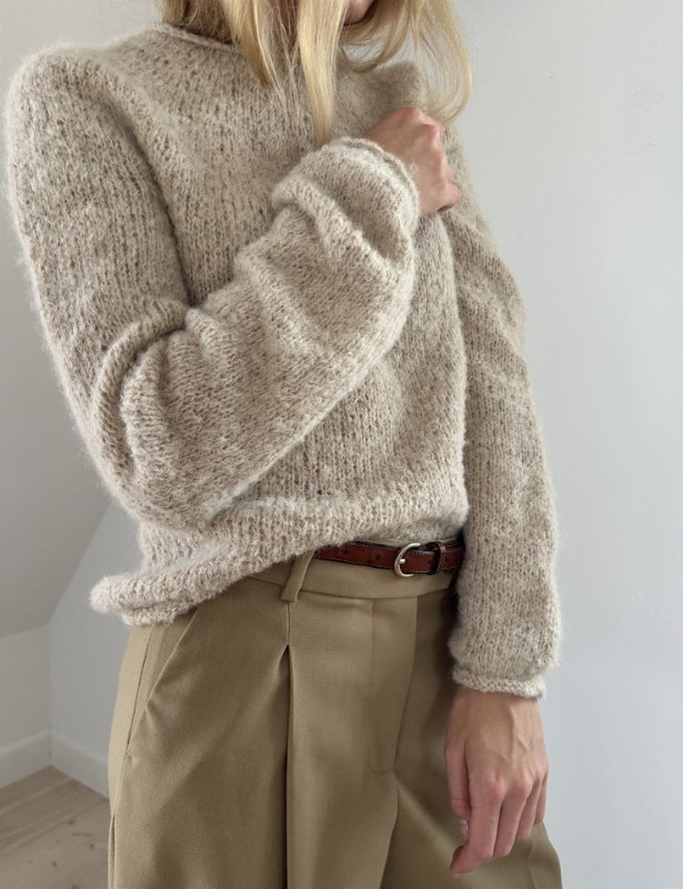 Bild på "PLAIN YOKE SWEATER" stickad i Ballerina Chunky Mohair mönster från LeKnit