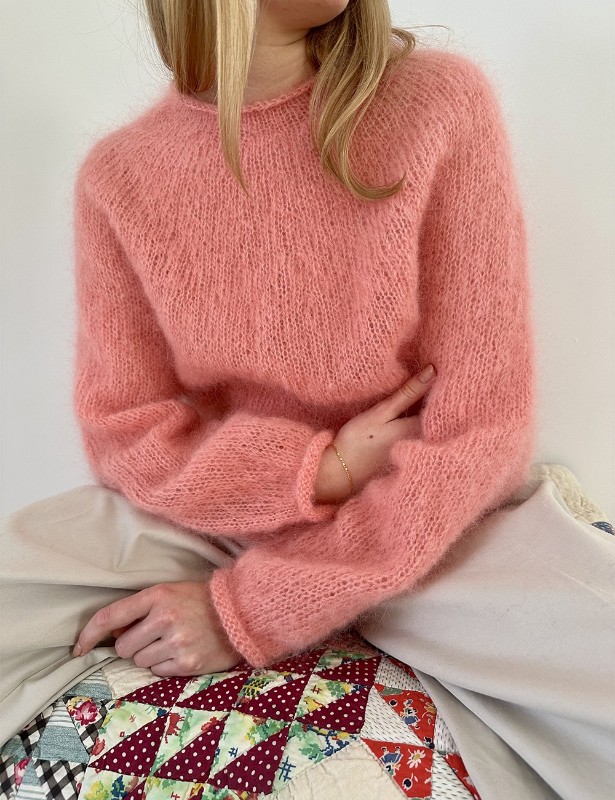 Bild på "PLAIN YOKE SWEATER" stickad i Ballerina Chunky Mohair mönster från LeKnit