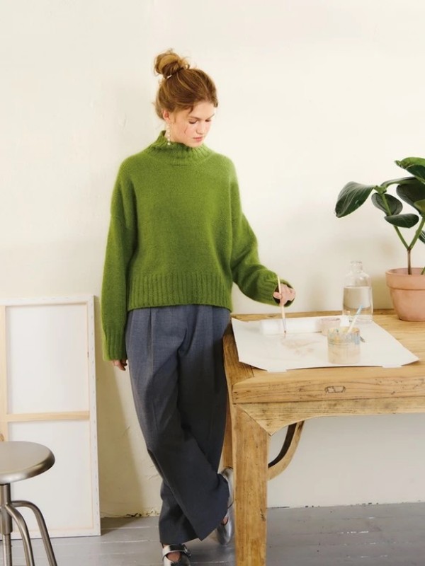 Bild på "MINDY SWEATER" stickad med två trådar Sunday eller en tråd Sunday och en tråd Tynn silk Mohair. 2502-7a och b