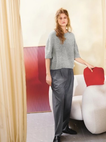 Bild på "IVY TEE" stickad en tråd Sunday och en tråd Tynn Silk Mohair 2502-9