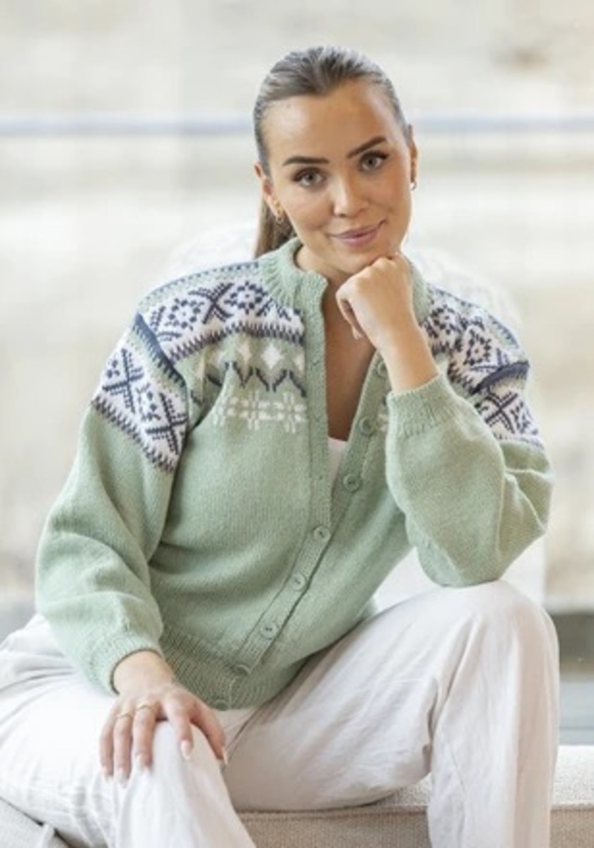 Bild på Mönsterkatalog 2504 stickat i Alpaca Liten Storm
