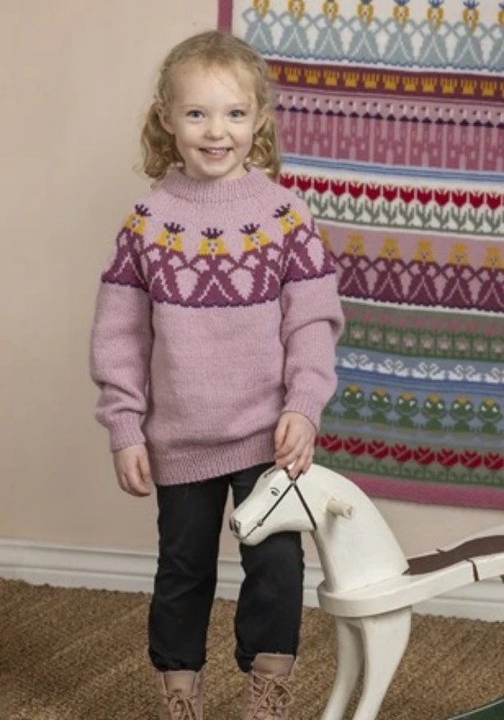 Bild på Mönsterkatalog "Prinsessa" stickat i Alpaca Storm 2505