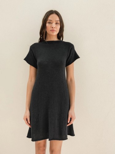 Bild på "MILLY DRESS" stickad i stickad i Alpakka Silke 2504-7