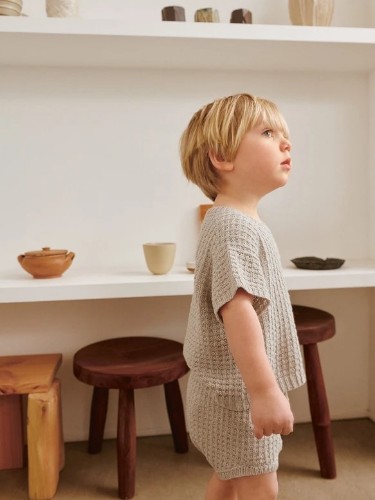 Bild på "LEO BLOOMER och TEE BABY" stickad i Tynn Line 2502-3a+3b