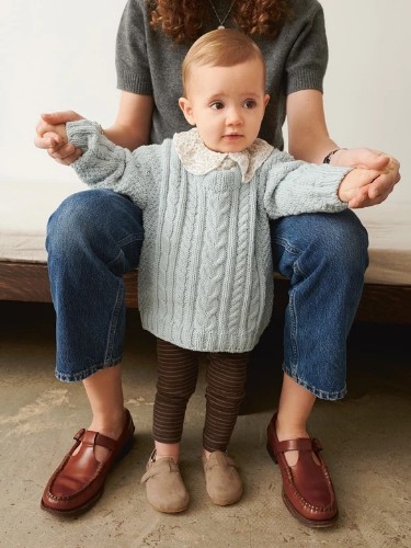 Bild på "CASPIAN SWEATER BABY" stickad i Duo 2502-5