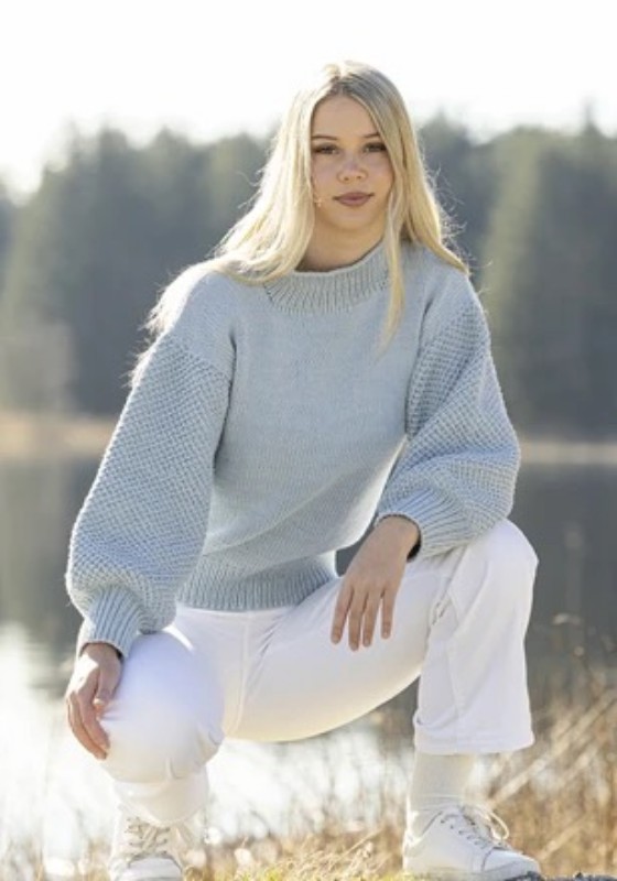 Bild på Mönsterkatalog för dam stickad i Vår. 2512