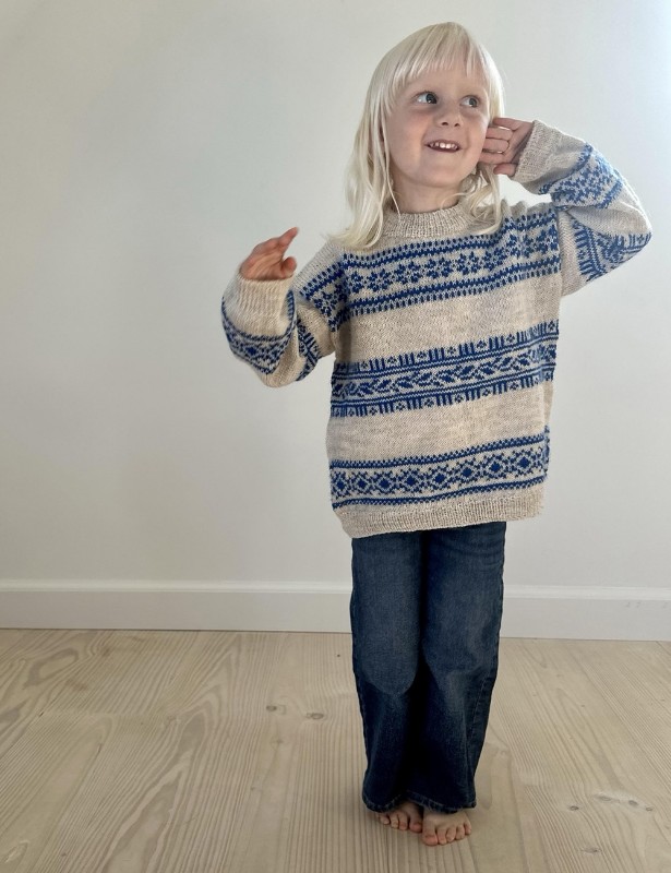 Bild på PORCELAIN SWEATER JUNIOR (SVENSKA) i Tynn Peer Gynt