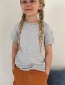 Bild på "Plain Yoke Tee 20 Junior" stickad i Line eller Linus från LeKnit
