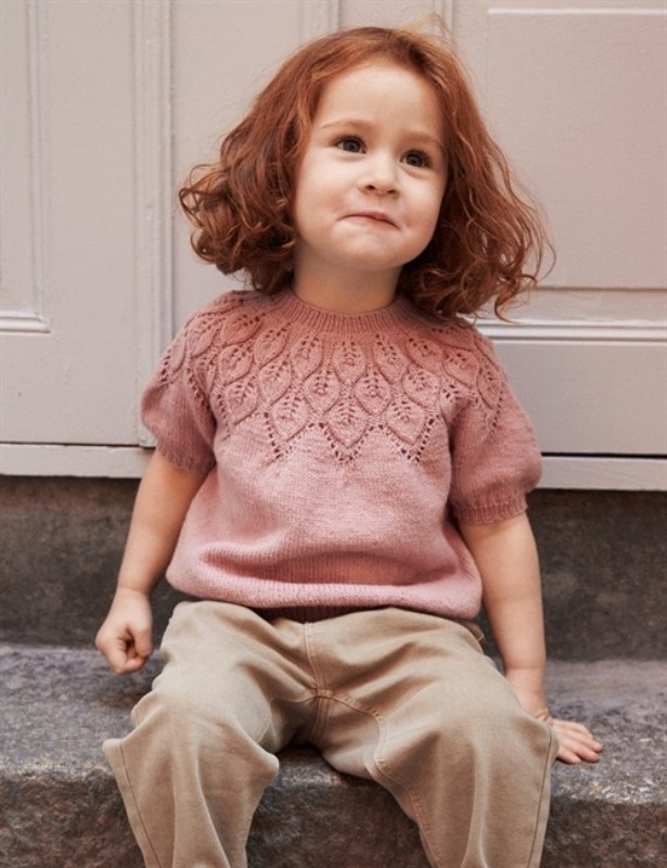 Bild på "Lille Sommer Ella" stickad i Sunday mönster från LeKnit