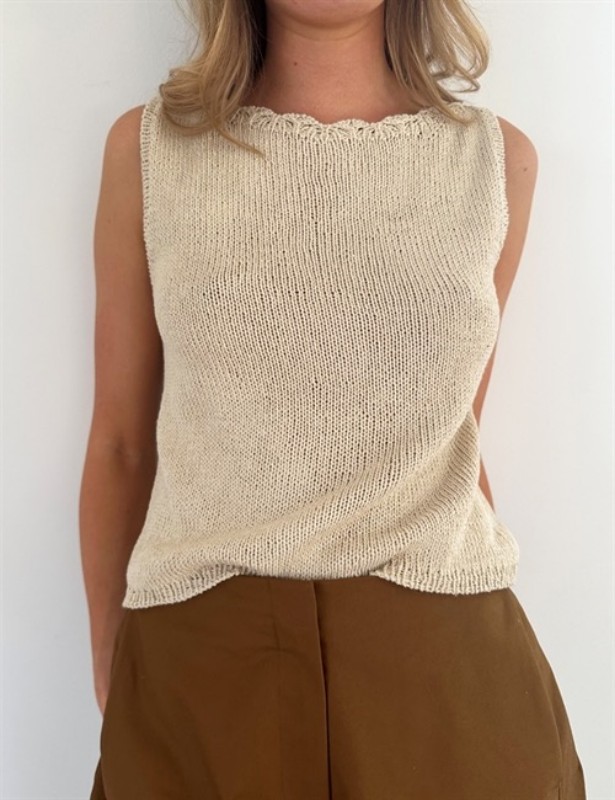 Bild på "CORA TOP" stickad i Line från LeKnit
