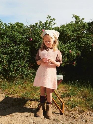 Bild på "MEADOW DRESS JUNIOR" i Borstad Alpakka 2506-1