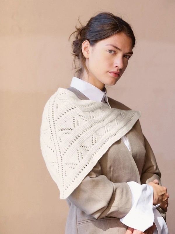 Bild på "PETRA SCARF" stickad i Cashmere 2508-1