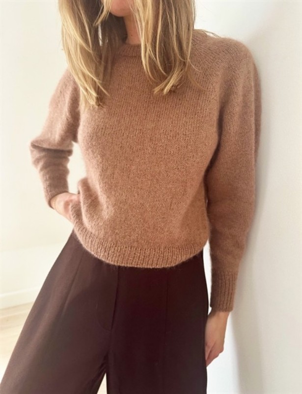Bild på "DARCY BLOUSE" stickad i Sunday och Tynn Silk Mohair från LeKnit