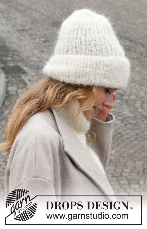 Bild på ”Scenic Snow” mössa och halsvärmare stickade i Balder, Vinterkit