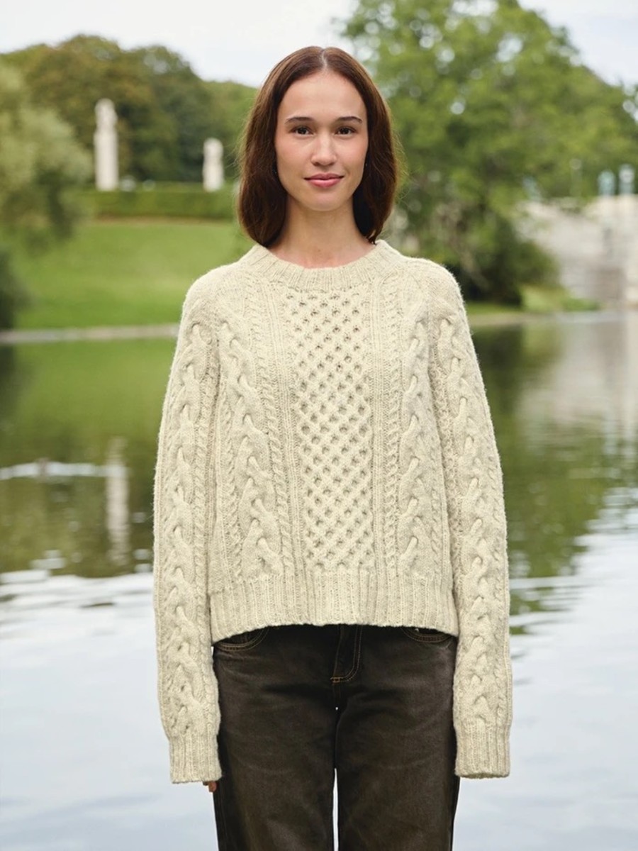 Bild på "WILBUR CABLE SWEATER" stickad i Atlas 2513-4