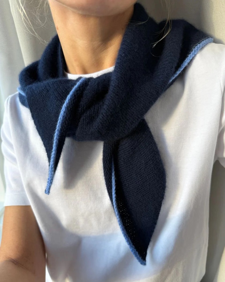 Bild på "UMA SCARF" stickad i Cashmere