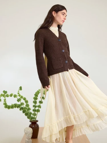 Bild på "Ember Cardigan" stickad i Alpakka Ull och en tråd Tynn Silk Mohair 2602-3