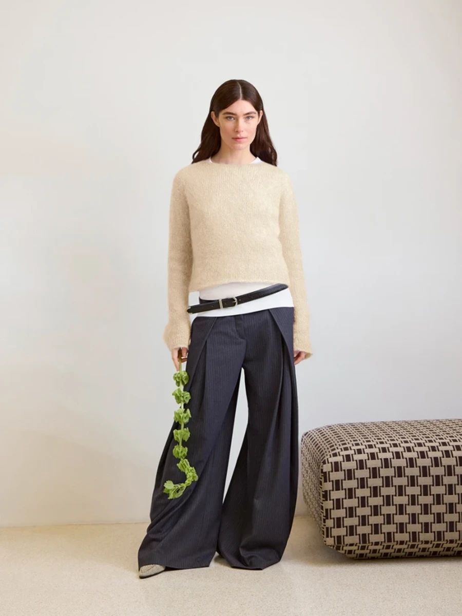 Bild på "Lyra Sweater" stickad i Ballerina Cunky Mohair, Borstad Alpakka eller KOS 2602-4