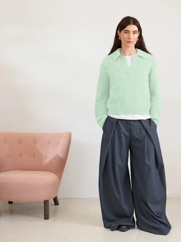 Bild på "Aria Sweater" stickad i en tråd Alpakka Följetråd och en tråd Tynn Silk Mohair 2602-05