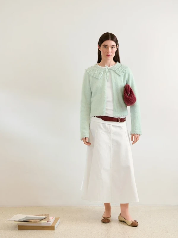 Bild på "Lilly Blouse" stickad med en tråd Alpakka Följetråd och en tråd Tynn Silk Mohair 2602-6