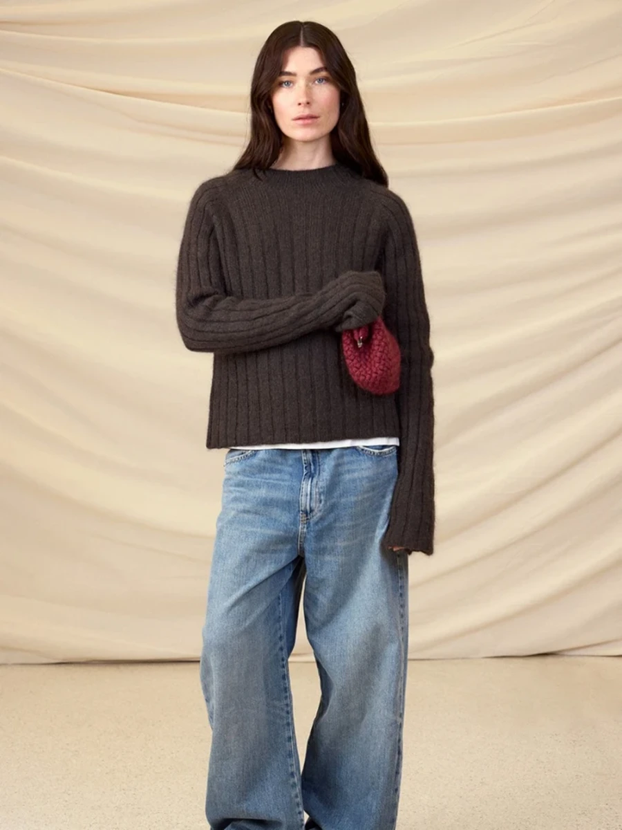 Bild på "Elva Sweater" med en tråd Sunday och en tråd Tynn Silk Mohair 2602-7