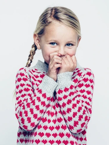 Bild på Hjärttröja barn 2-10år stickad i Sisu