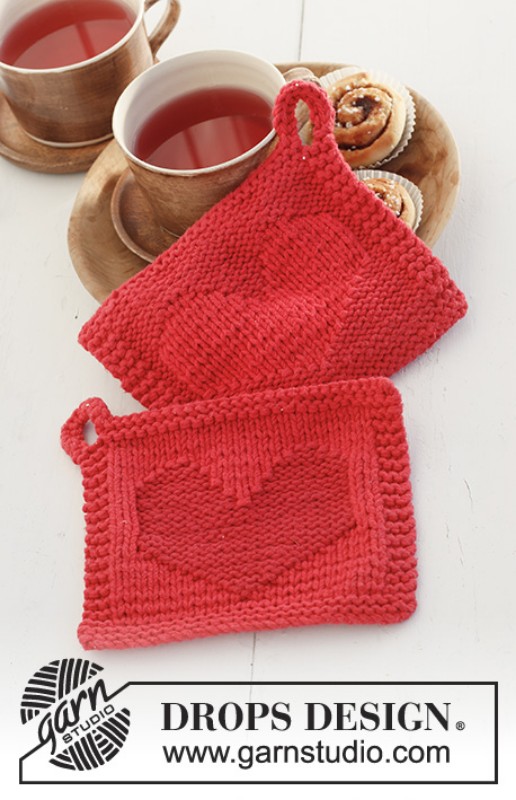 Bild på "Heart of the Morning" stickade grytlappar i två trådar Drops Paris DROPS Extra 0-1524