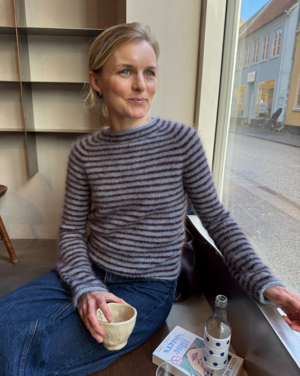 Bild på "FRANKIE BLOUSE" stickad i Primo Tynn Silk Mohair mönster från PetiteKnit