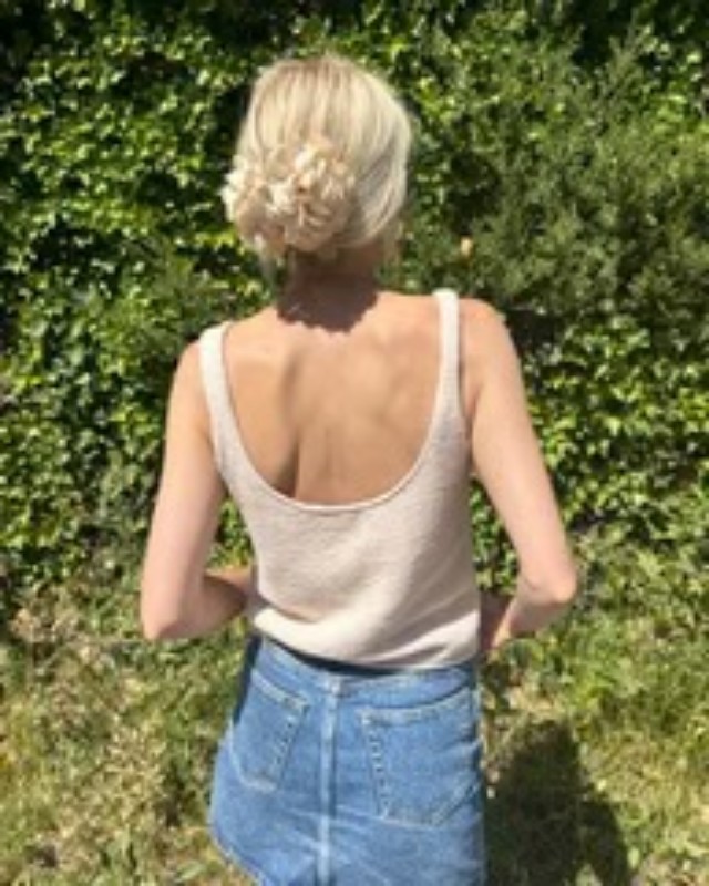 Bild på "JUNE TOPP" stickad i Mandarin Naturell