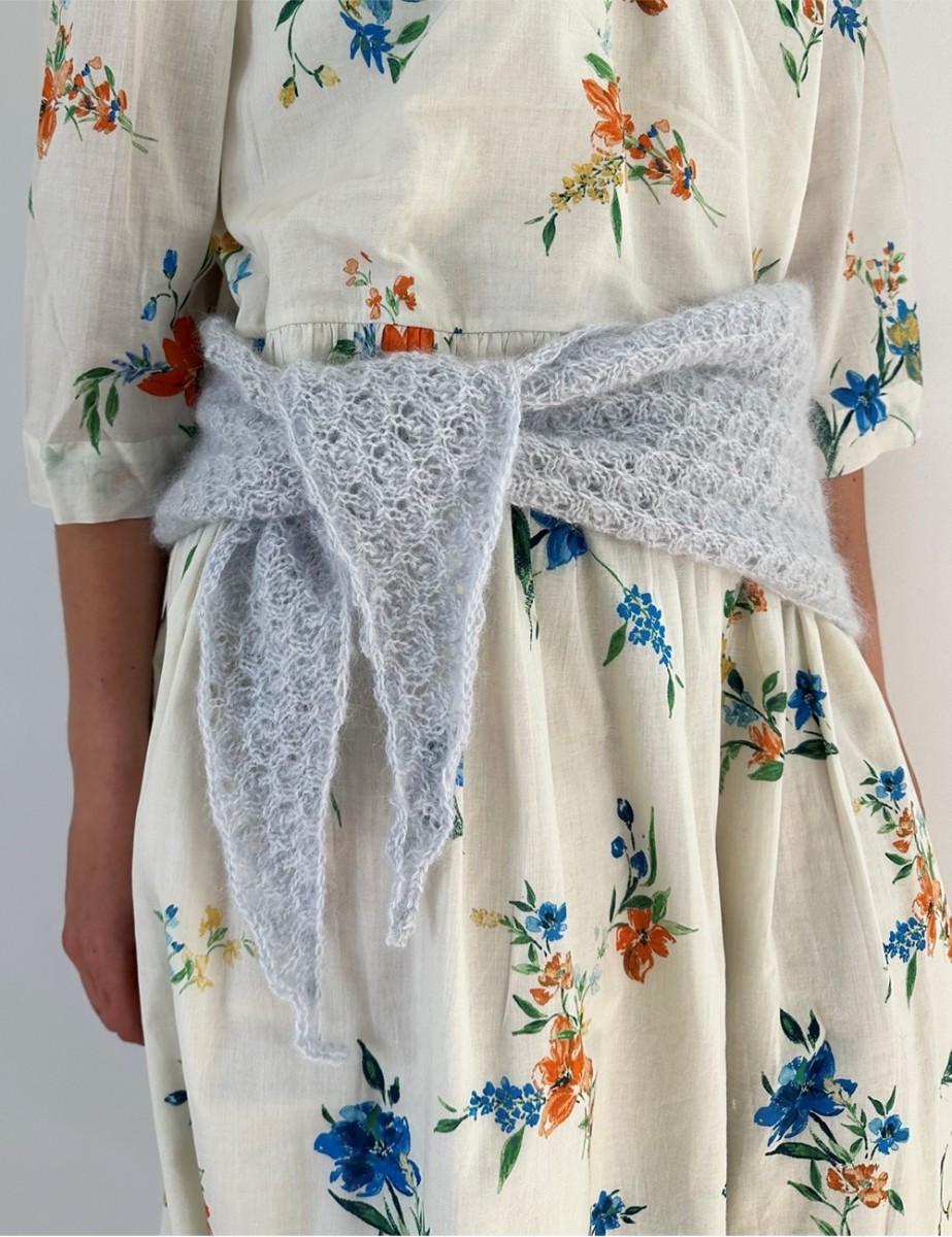 Bild på BELLIS SCARF (SVENSKA) stickad i Alpaca Följetråd och Tynn Silk Mohair