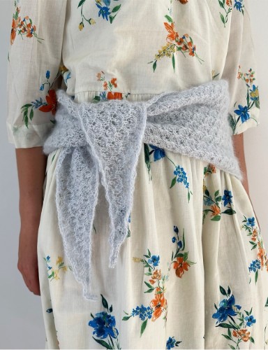 Bild på BELLIS SCARF (SVENSKA) stickad i Alpaca Följetråd och Tynn Silk Mohair