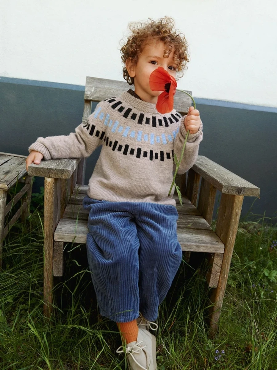 Bild på "COLE SWEATER JUNIOR" stickad i Babyull Lanett 2605-4