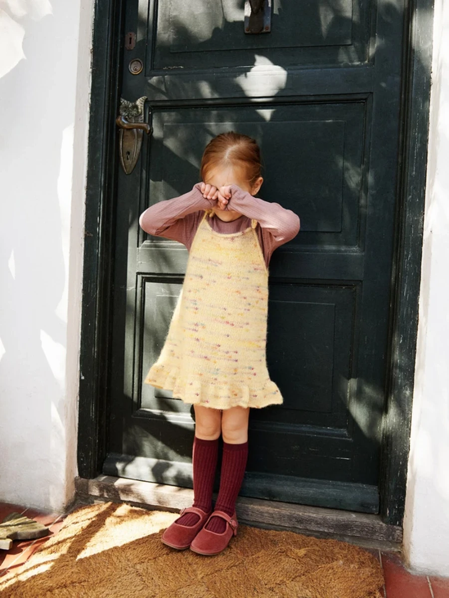 Bild på "POLLY DRESS JUNIOR" stickad i Poppy 2605-2