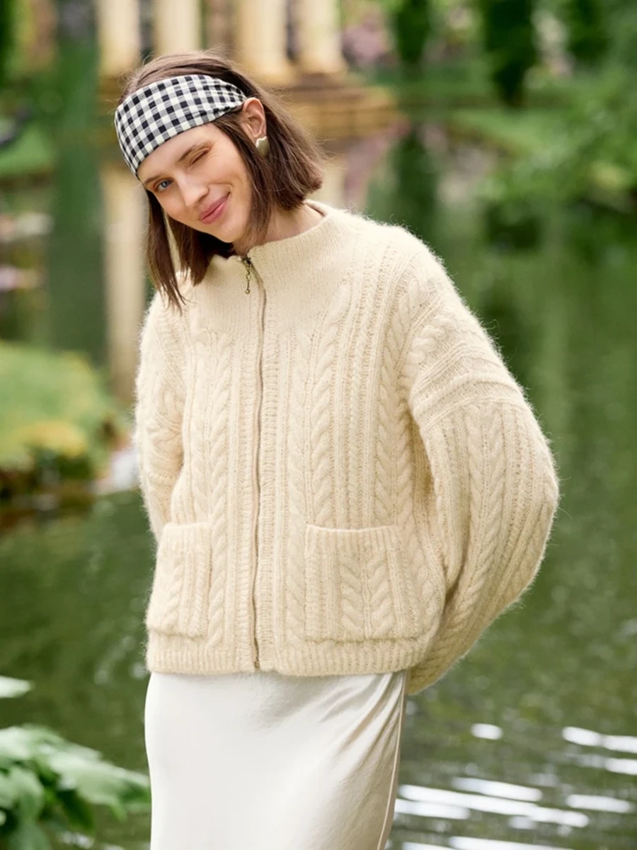 Bild på "KAJA JACKET" stickad i KOS och Tynn Silk Mohair 2606-7