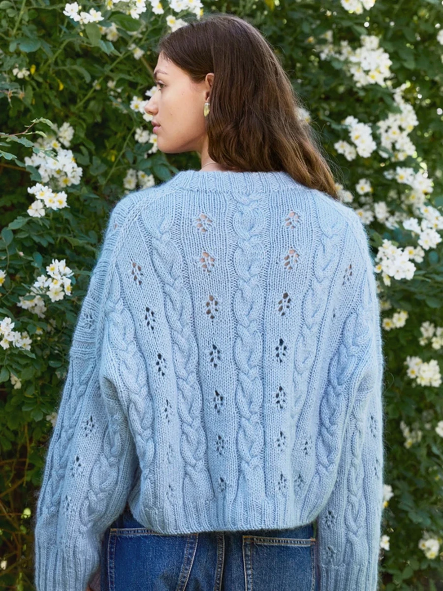 Bild på "JUNIA SWEATER" stickad i Peer Gynt och Tynn Silk Mohair 2606-11