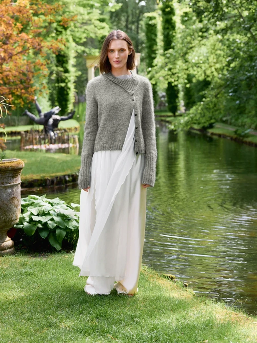 Bild på "TRACIE CARDIGAN" stickad i Sunday och Tynn Silk Mohair 2606-13