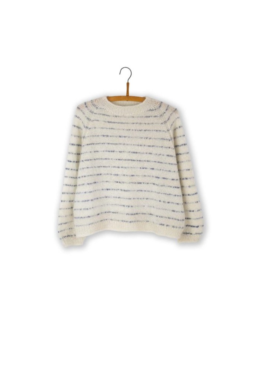 Bild på Skagensvej stickad med en tråd Silk Mohair och en tråd Spinni och en randfärg av Spinni eller Silk Mohair