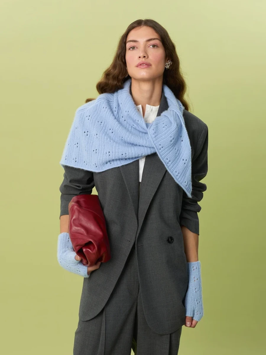 Bild på MIU POINTELLE SHAWL stickad i Cashmere