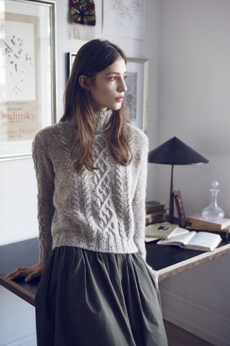 Bild på "TWINE" stickad med en tråd Isager Tweed och en tråd Silk Mohair