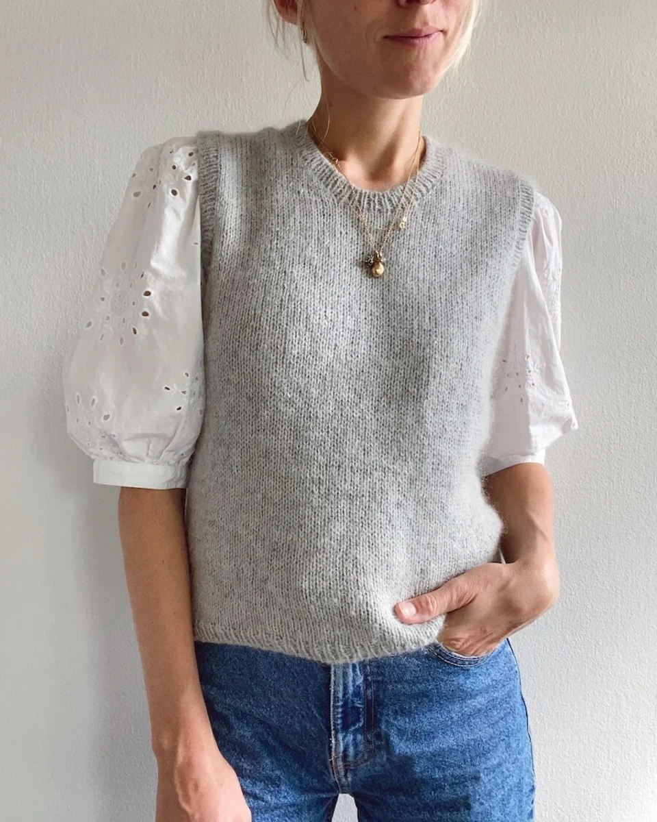 Bild på "STOCKHOLM SLIPOVER" stickad i Isager Tweed och Isager Silk Mohair mönster från PetiteKnit
