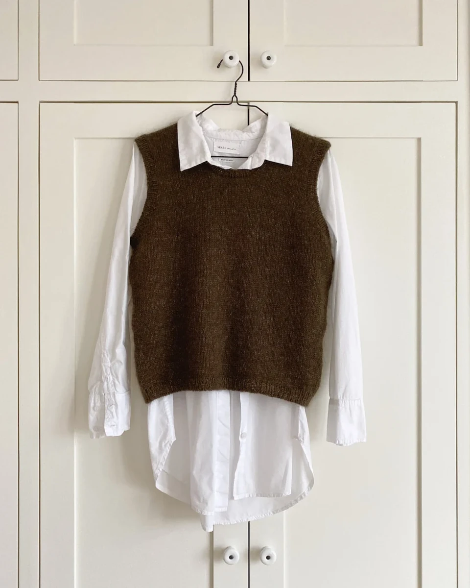 Bild på "STOCKHOLM SLIPOVER" stickad i Isager Tweed och Isager Silk Mohair mönster från PetiteKnit